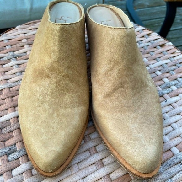 LD Tuttle The Cloak Leather Mules in Aged Tan 37.5 - Picture 2 of 9
